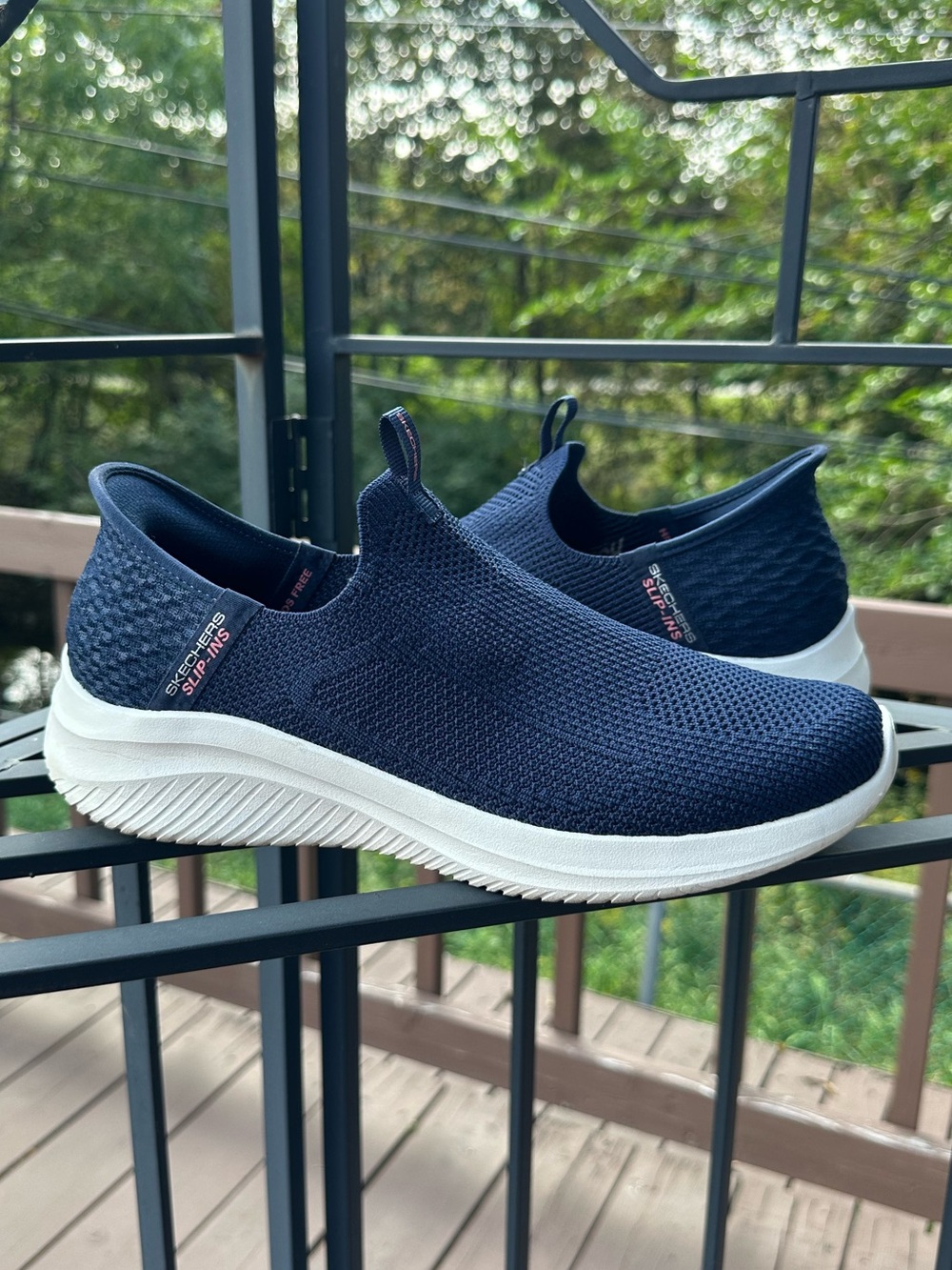 SKETCHERS SLIP INS ULTRA FLEX SNEAKER (US 9)